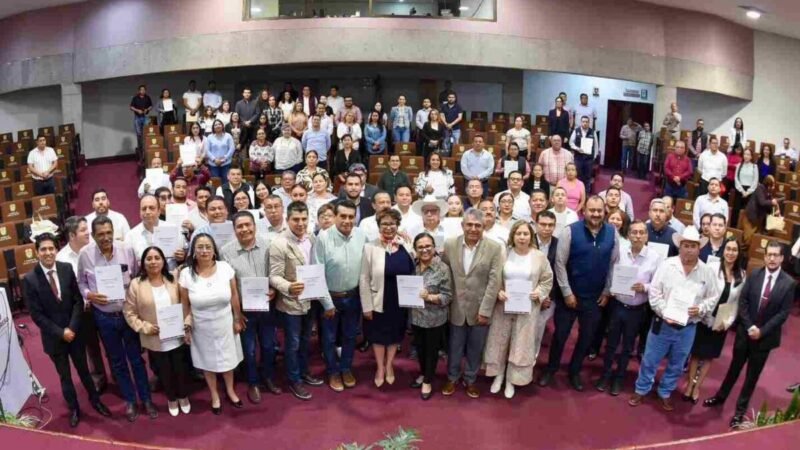ENTREGA CONGRESO CARTAS DE LIBERACIÓN DE DEUDA PÚBLICA A AYUNTAMIENTOS