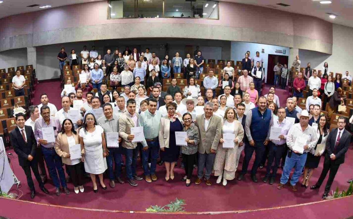 ENTREGA CONGRESO CARTAS DE LIBERACIÓN DE DEUDA PÚBLICA A AYUNTAMIENTOS