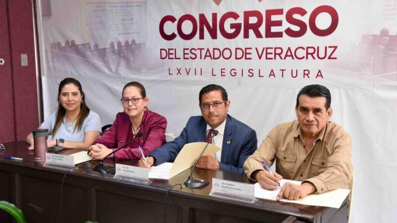 FIRMAN CONGRESO Y UNIVERSIDAD DE XALAPA CONVENIO DE COLABORACIÓN