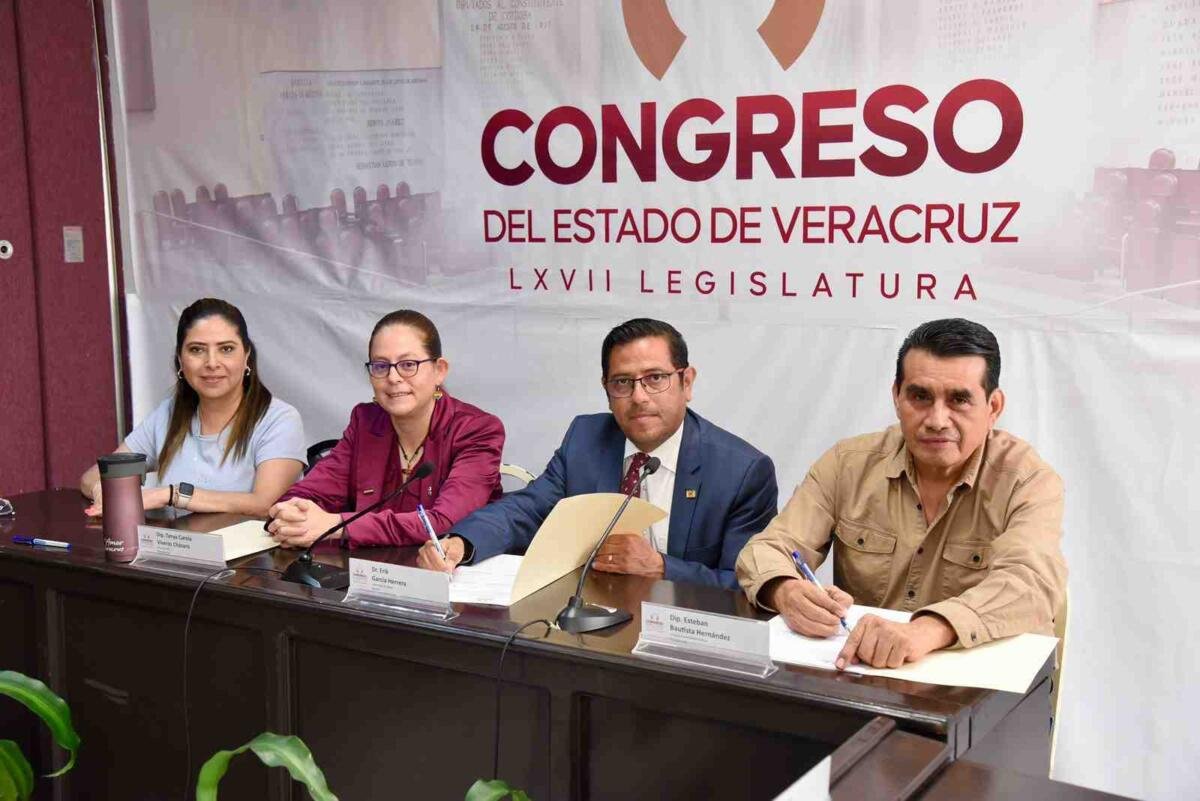 FIRMAN CONGRESO Y UNIVERSIDAD DE XALAPA CONVENIO DE COLABORACIÓN