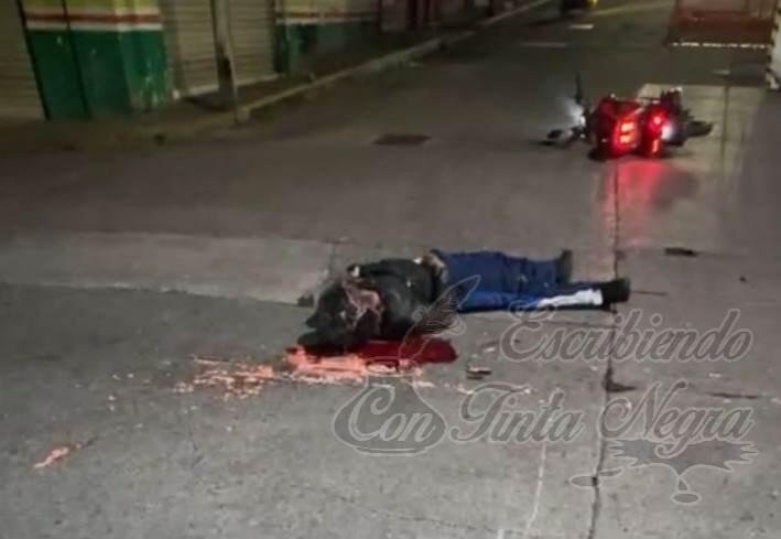 ARROLLA Y MATA TRACTO CAMIÓN A AGENTE DE TRÁNSITO