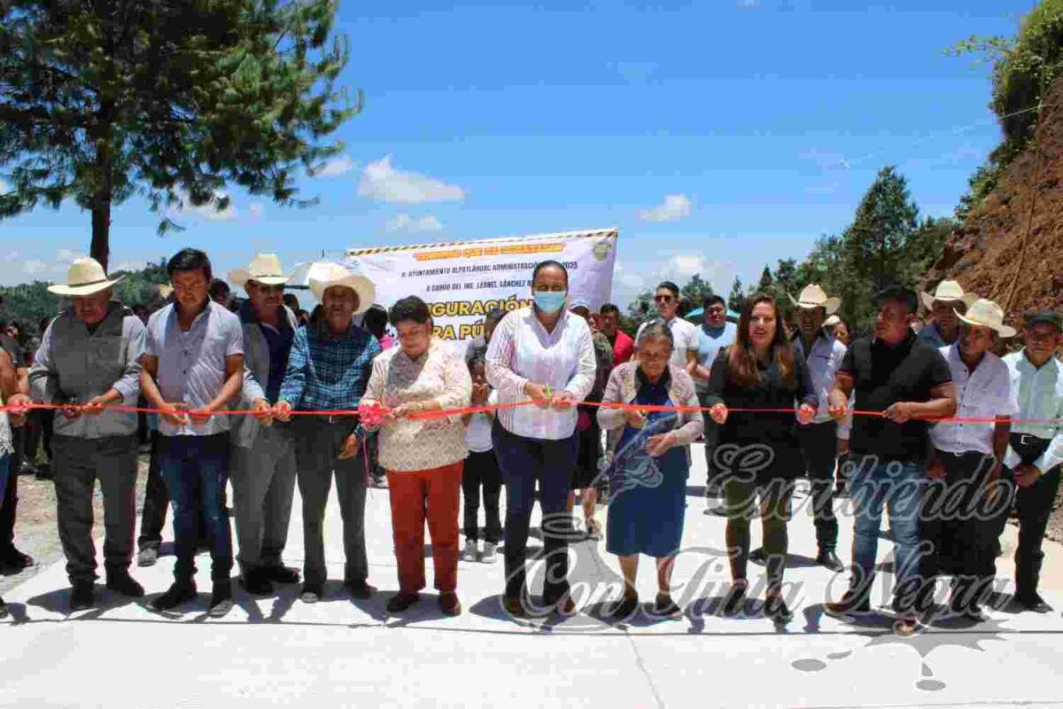 INAUGURAN PAVIMENTACIÓN EN TEANQUISCO