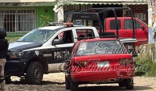 DESCUBRE A HOMBRE CON SU ESPOSA Y LO APUÑALA