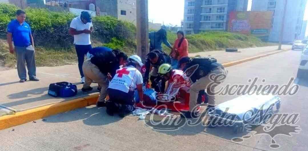 MOTOCICLISTA MUERE AL ESTRELLARSE CONTRA POSTE