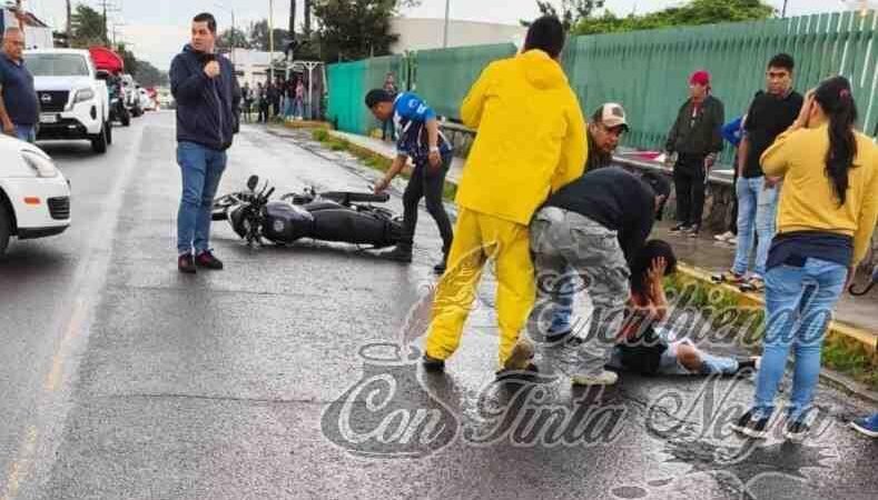 CHOCA PAREJA DE MOTOCICLISTAS EN COSCOMATEPEC