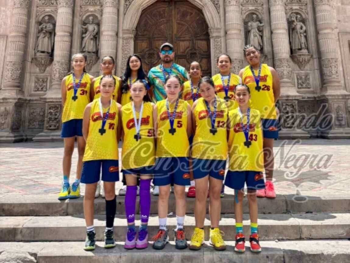 BASQUETBOLISTAS DE HUATUSCO, CÓRDOBA Y CHOCAMÁN, PLATA EN NACIONAL DE BÁSQUETBOL