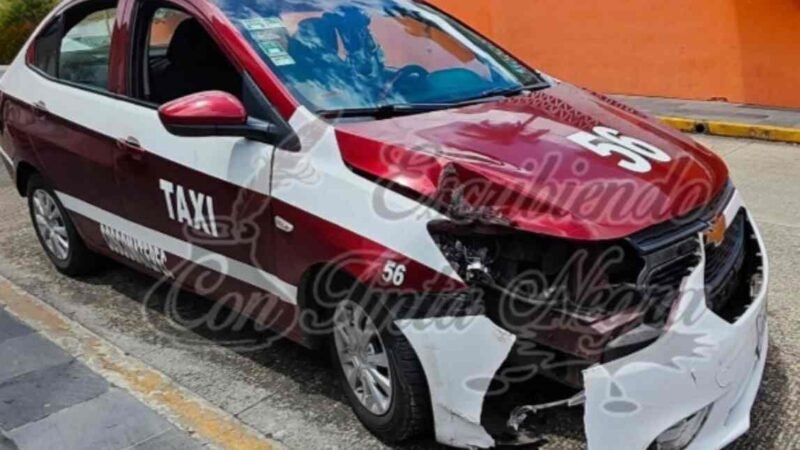 CHOCA TAXI DE ALPATLÁHUAC CONTRA POSTE