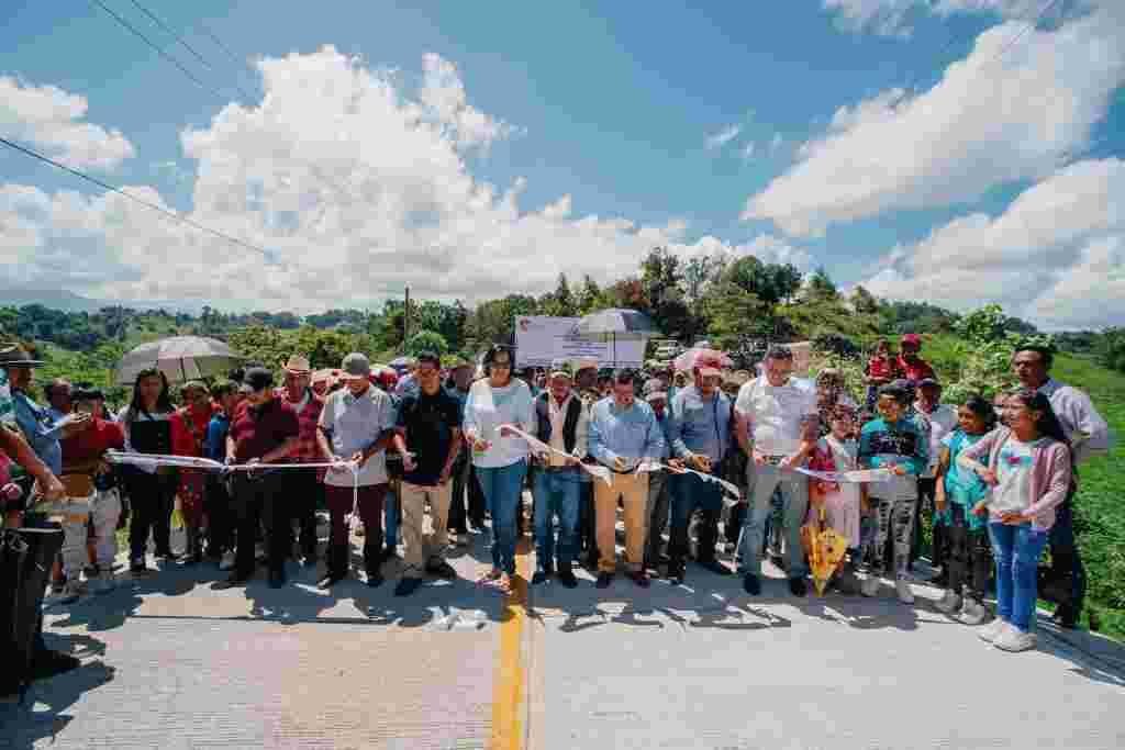 INAUGURAN CAMINO EL DURAZNO-CUAHUTOLONTITLA-TRES AGUAS