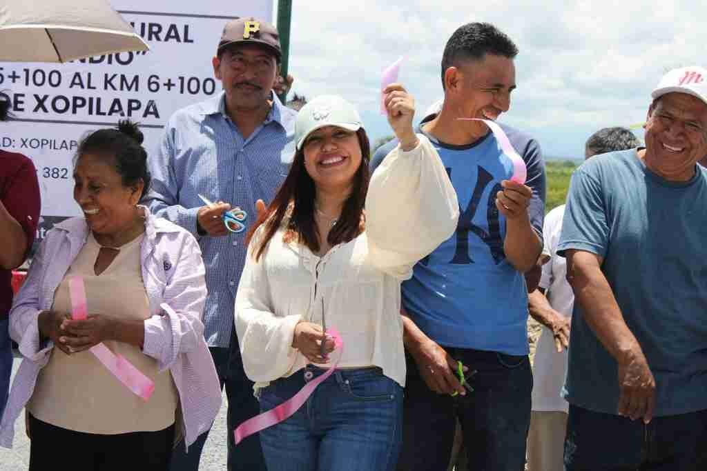 INAUGURAN CAMINO XOPILAPA-MATA DE INDIO