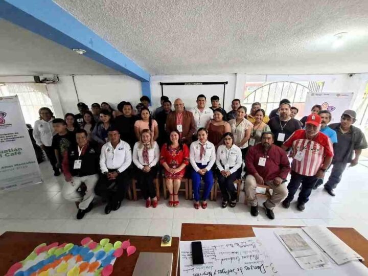 CAPACITAN A ARTESANOS DE IXHUATLÁN