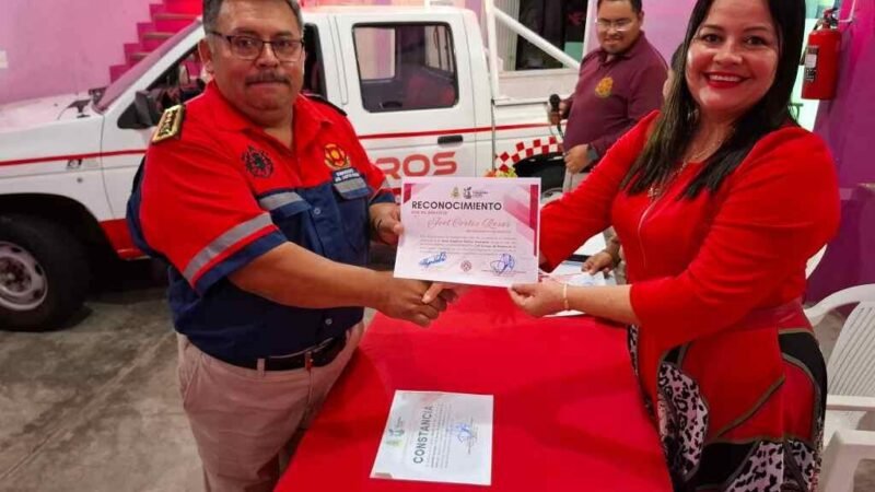 DONAN VEHÍCULO A BOMBEROS DE IXHUATLÁN