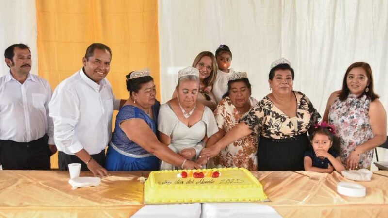 CELEBRAN EN GRANDE EL DÍA DEL ABUELO EN TOMATLÁN