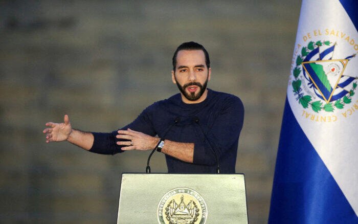 APRUEBAN REELECCIÓN INDEFINIDA DEL PRESIDENTE EN EL SALVADOR