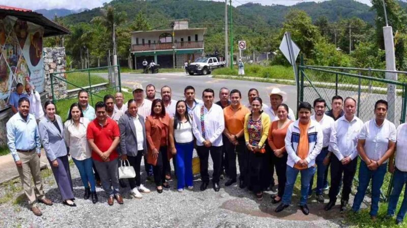 SE REUNE ESTEBAN BAUTISTA CON ALCALDES ELECTOS