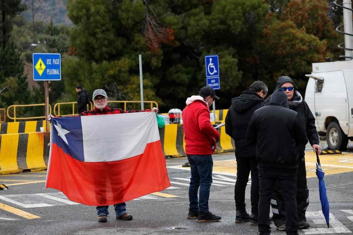 DERRUMBE EN MINERA DE CHILE SEPULTA A 5 PERSONAS