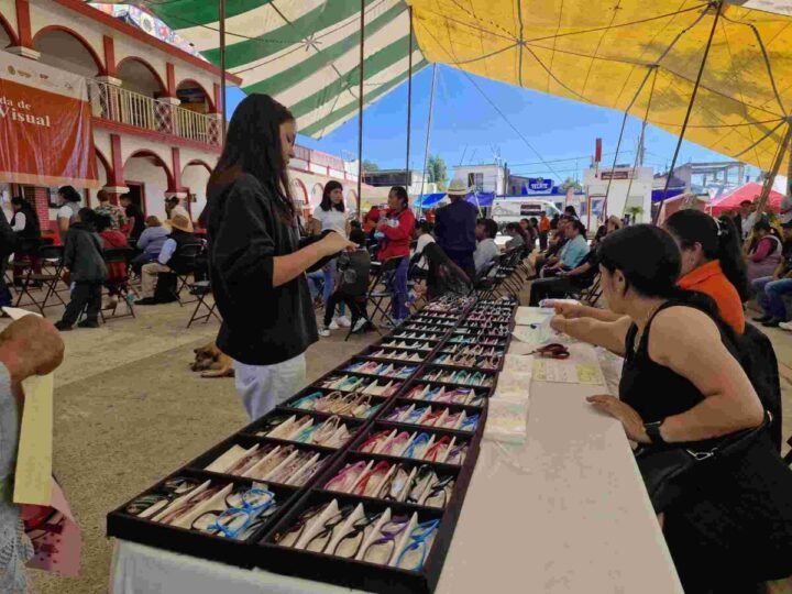 REALIZAN JORNADA VISUAL EN CALCAHUALCO