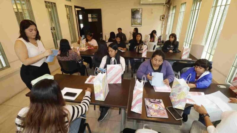 UN ÉXITO CURSO DE APLICACIÓN DE UÑAS ACRÍLICAS Y DE GEL