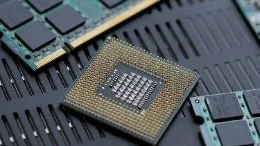 DONALD TRUMP LANZA ARANCEL DE 100% PARA CHIPS IMPORTADOS