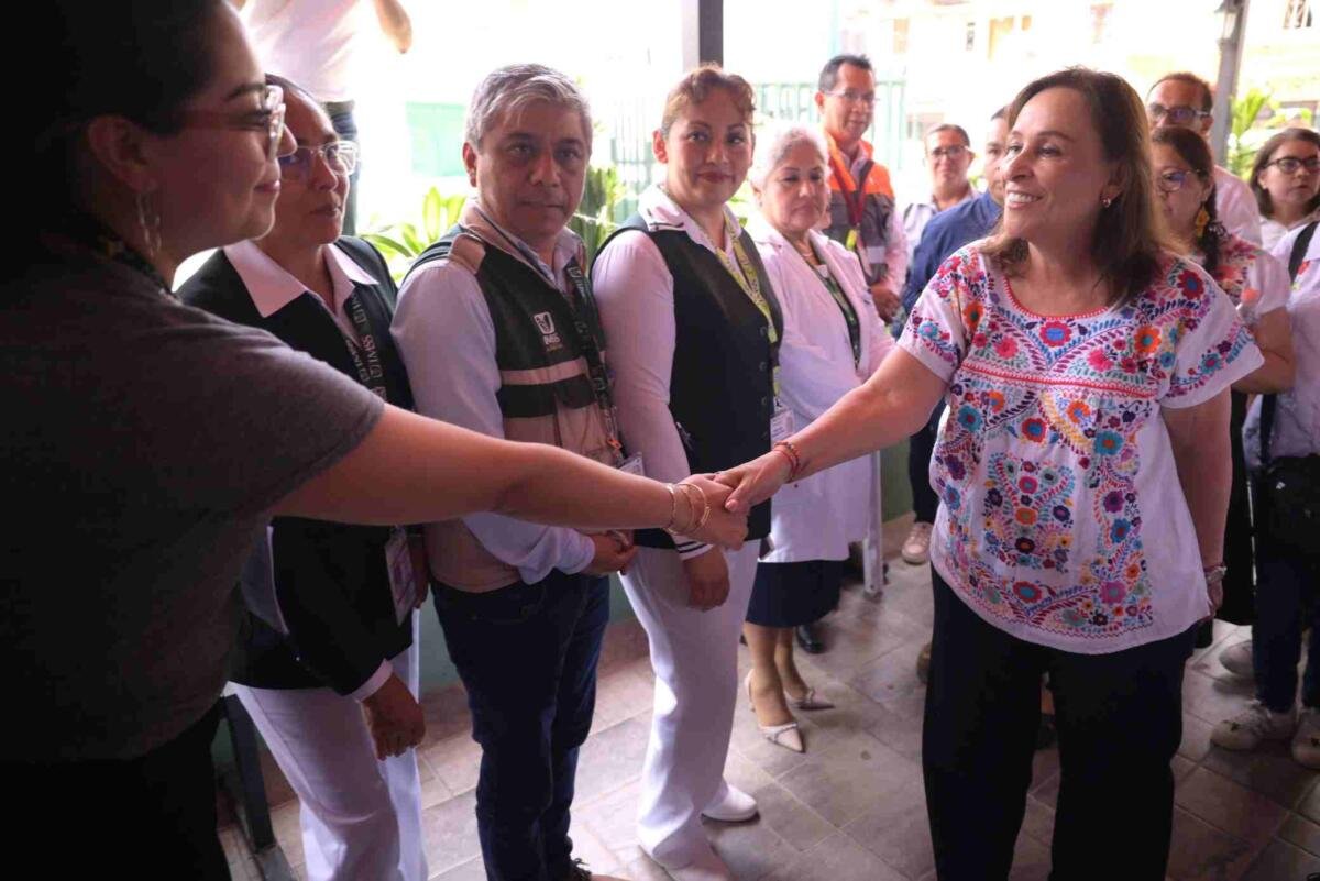LLEVAN A GOBERNADORA POR ERROR A HOSPITAL CON DESABASTO DE MEDICAMENTOS