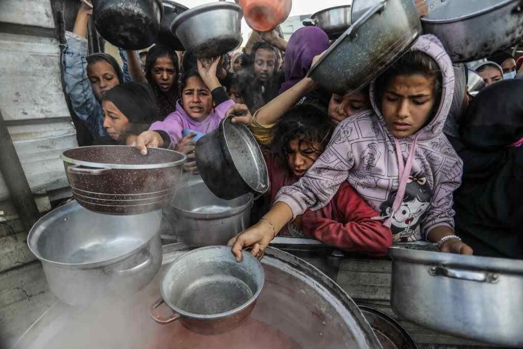 ISRAEL NIEGA QUE LOS PALESTINOS ESTÉN MURIENDO DE HAMBRE