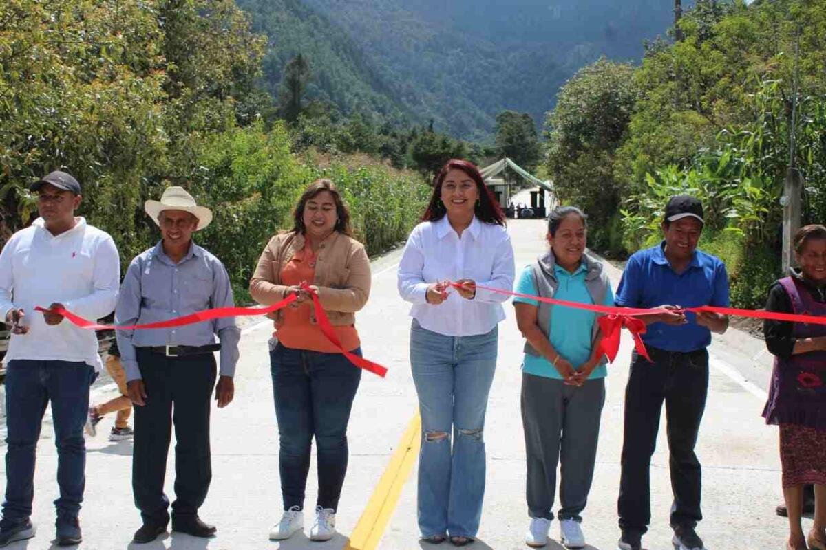 PAVIMENTAN CAMINO ATOTONILCO-RINCÓN DE ATOTONILCO