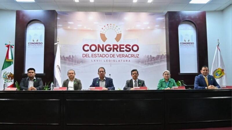 RECIBE EL CONGRESO A PERSONAS ADULTAS MAYORES EN CONVERSATORIO
