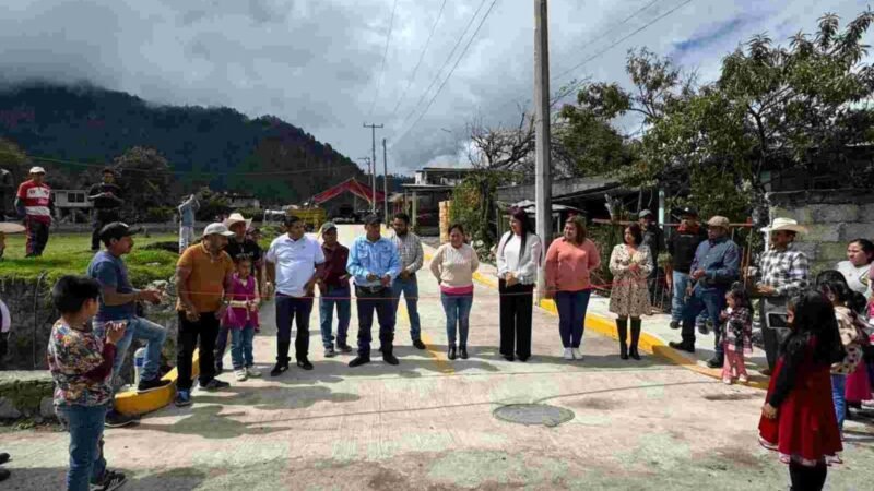 INAUGURAN OBRA EN TOTOZINAPA
