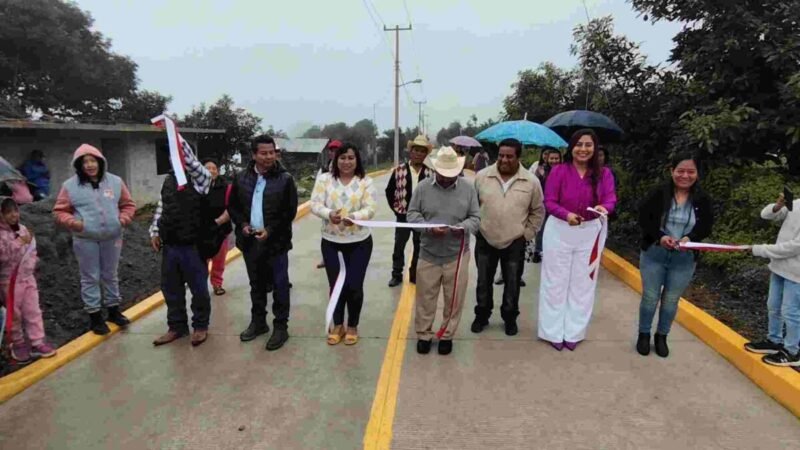 INAUGURA ALCALDESA DE CALCAHUALCO OBRA EN EL TERRERO