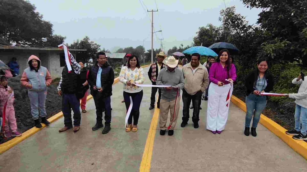 INAUGURA ALCALDESA DE CALCAHUALCO OBRA EN EL TERRERO