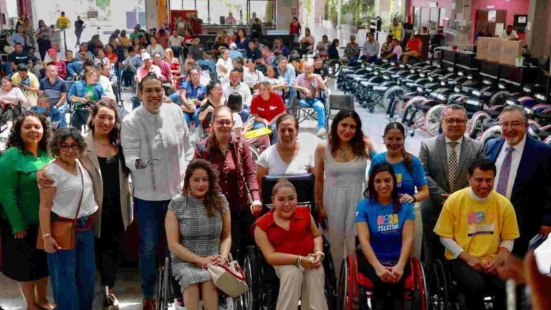ATESTIGUA TANYA VIVEROS LA ENTREGA DE SILLAS DE RUEDAS A PERSONAS CON DISCAPACIDAD