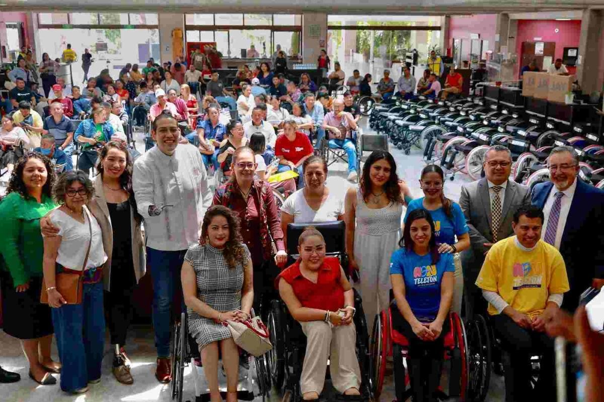 ATESTIGUA TANYA VIVEROS LA ENTREGA DE SILLAS DE RUEDAS A PERSONAS CON DISCAPACIDAD