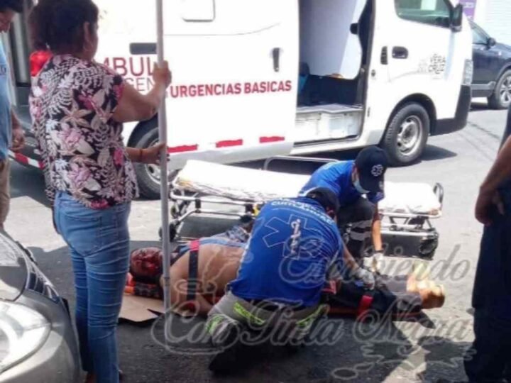 EMBISTE A MOTOCICLISTAS Y ESCAPA