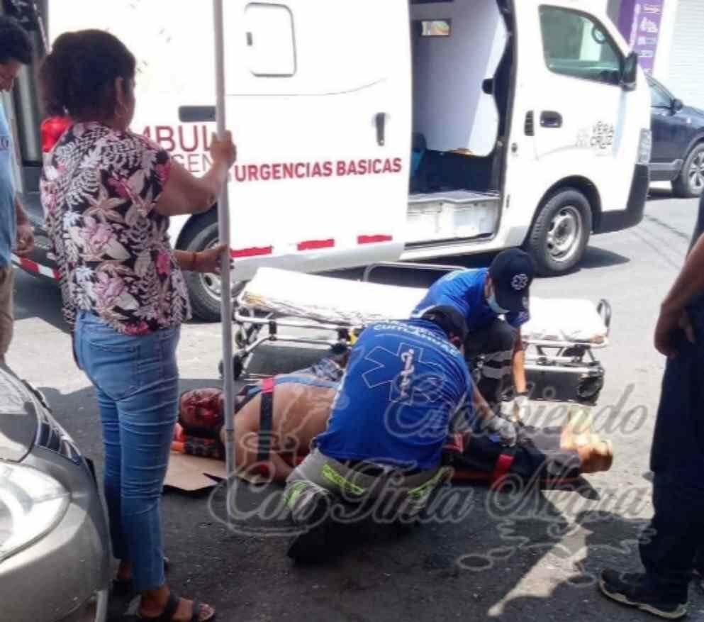 EMBISTE A MOTOCICLISTAS Y ESCAPA