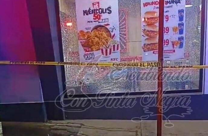 EJECUTAN A HOMBRE DENTRO DE KFC