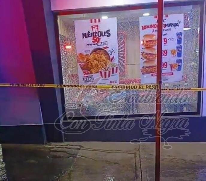 EJECUTAN A HOMBRE DENTRO DE KFC