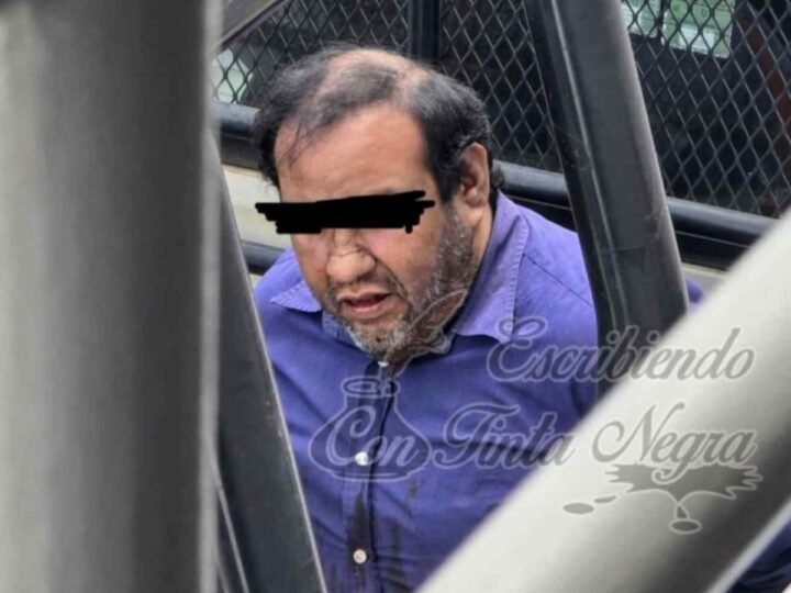 LO SORPRENDEN TOMANDOLE FOTOS A MENOR DE EDAD