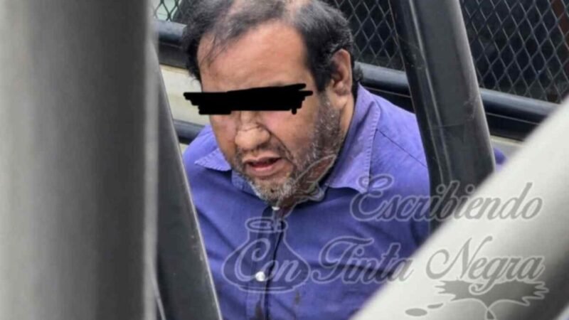 LO SORPRENDEN TOMANDOLE FOTOS A MENOR DE EDAD