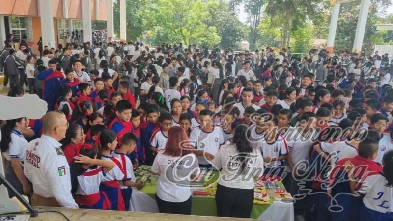 LLEVAN PLÁTICAS DE EDUCACIÓN VIAL A ESCUELAS DE HUATUSCO