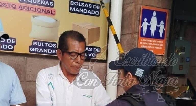 ACOSABA A ESTUDIANTE DE PREPARATORIA; LO DETIENE LA POLICÍA