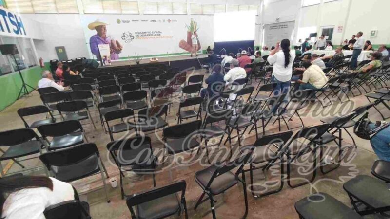 DIRECTOR DEL TEC INFLA CON ALUMNOS EVENTO PARA PILONCILLEROS