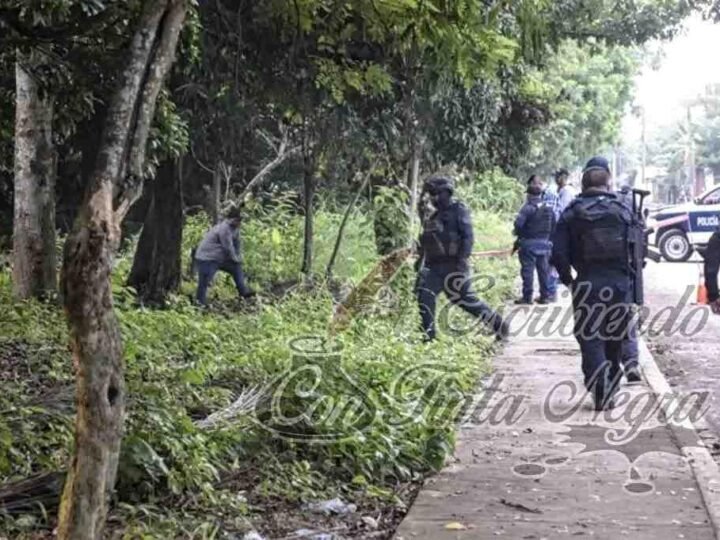 ASESINAN A MUJER