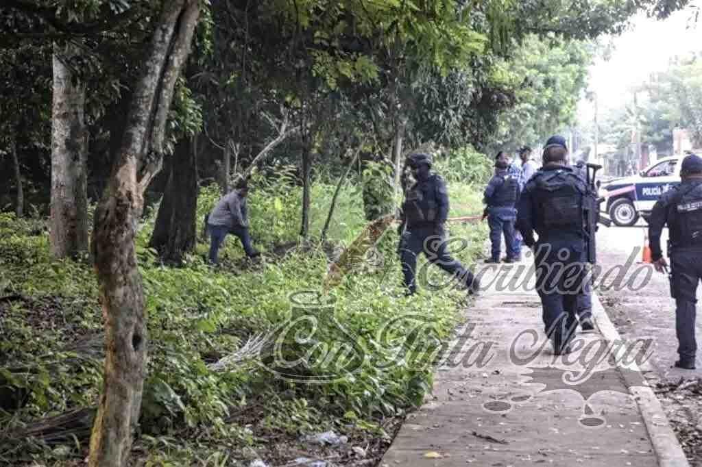 ASESINAN A MUJER