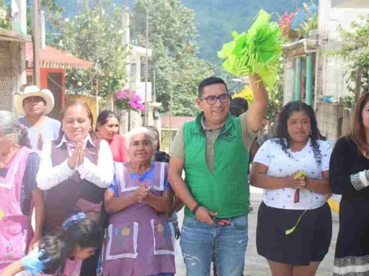 INAUGURA ERNESTO RUIZ PAVIMENTACIÓN EN TETLA