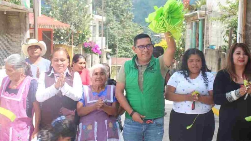 INAUGURA ERNESTO RUIZ PAVIMENTACIÓN EN TETLA