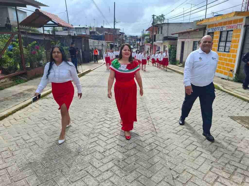 VIVEN FIESTA PATRIA EN IXHUATLÁN DEL CAFÉ