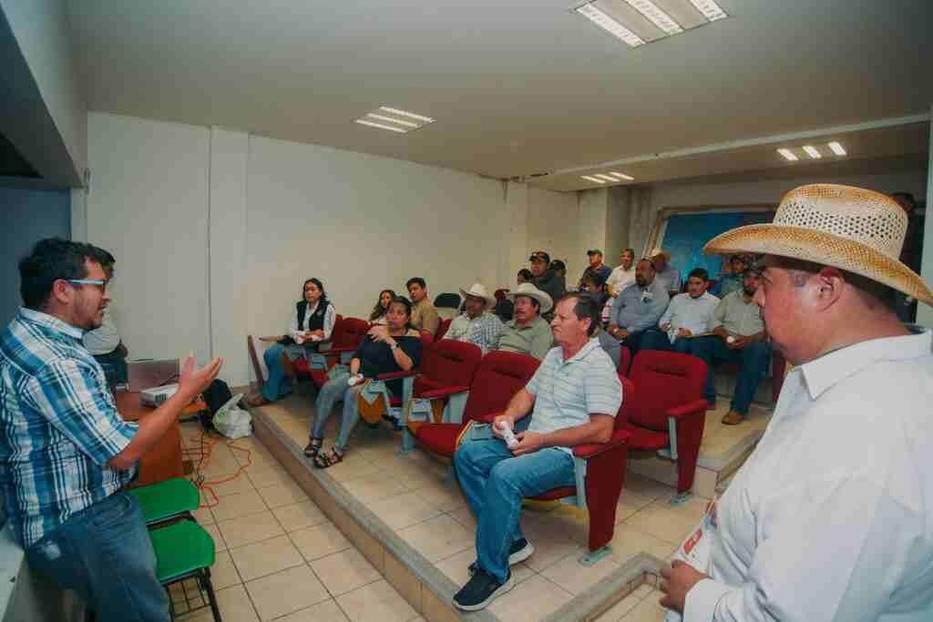 IMPARTEN PLÁTICA SOBRE GUSANO BARRENADOR