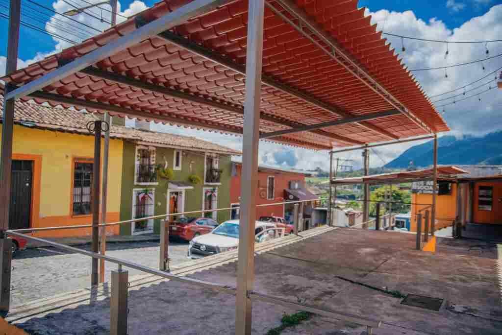 REUBICAN A VENDEDORAS TRADICIONALES