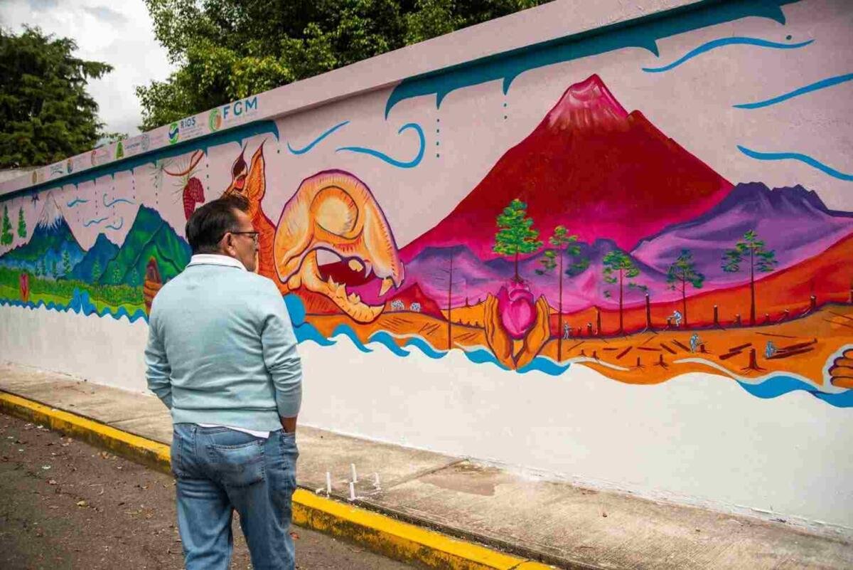 PINTAN MURAL PARA CONCIENTIZAR SOBRE CUIDADO DEL MEDIO AMBIENTE