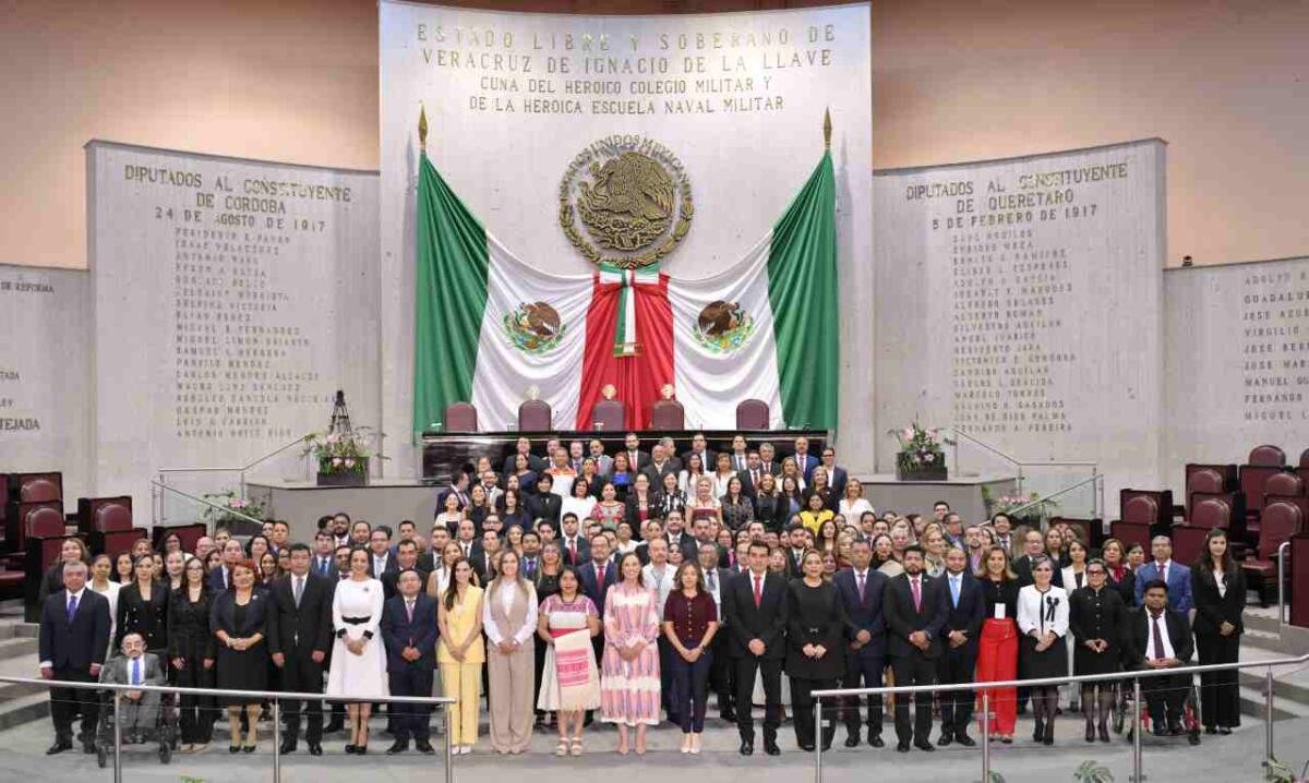 TOMAN PROTESTA A INTEGRANTES DEL PODER JUDICIAL