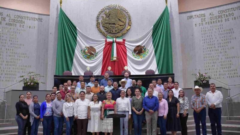 CAPACITAN A MUNÍCIPES DE LA REGIÓN DE PAPANTLA EN MATERIA DE ENTREGA-RECEPCIÓN